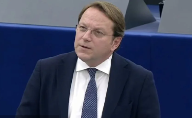 Varhelji nazvao “idiotom” hrvatskog poslanika u EP nakon pitanja o “srpskom hegemonizmu u Crnoj Gori”