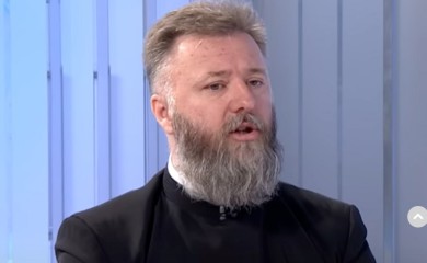 "Napravi pauzu smirenja radi ili će te Bog BOLEŠĆU SMIRITI" Otac Predrag poslao svima VAŽNU PORUKU, na njegove mudrosti niko nije imun