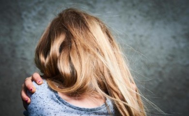 Tvrdi da se  ničega ne sjeća: Trinaestogodišnjakinja drogirana i silovana u toaletu kafića