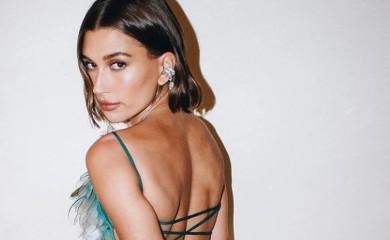 Hailey pozirala u mini haljini i sakupila 20 hiljada uvredljivih komentara: "Stara si i izgledaš kao muško"