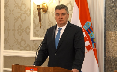 "U krdu i smrdi" Milanović najavio povlačenje iz politike