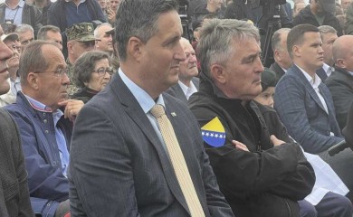 Komšić i Bećirović s Vlašića pozivaju na odbranu države