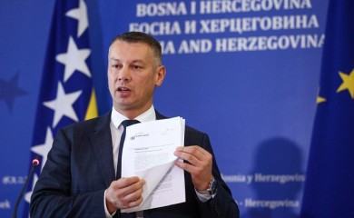 Nešić predao dokumentaciju, traži istragu protiv Šmita