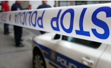 Beskućnik policajcu slomio šaku ispred stanice
