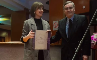 Nagrada "Ružica Sokić" uručena glumici Hani Selimović u pozorištu Atelje 212