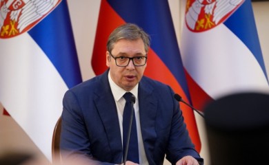 Incidenti ispred Gradske kuće u Novom Sadu, intervenisala i Žandarmerija, oglasio se Vučić