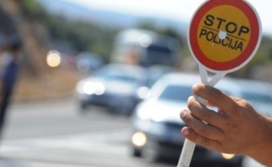 Kazna za kaznom i tako stigao do duga od 6.130 KM: Nesavjesnom vozaču oduzeta škoda