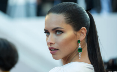 Žena koja nema konkurenciju: Adrijana Lima bez trunke šminke “zapalila” stadion FOTO
