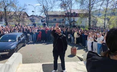 Profesor Anel Hajirić nakon emotivnog ispraćaja: Učio sam ih da budu ljudi