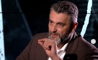 IMA LI NEKO DA GA ZAUSTAVI?! Suljagić Delegaciji EU poručio da „laže kroz zube“, negirao postojanje srpskih žrtava u Bratuncu
