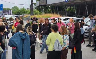 Žandarmerija sklanja ljude, policija legitimiše, tri osobe privedene: Studenti i građani blokiraju Sajam