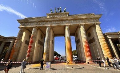 Incident u Berlinu: Demonstranti poprskali farbom Brandenburšku kapiju