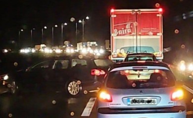Teška saobraćajka! Dvije osobe poginule, u smrskanim vozilima zarobljene još dvije