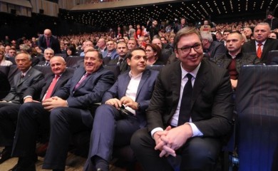 Dodik i Vučić na Kongresu socijalista u Beogradu