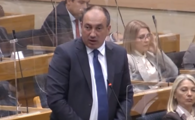 Crnadak odgovorio Kovačeviću "Poput seoskih varalica, SNSD jeftino vara narod"