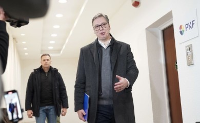 Vučić u štabu SNS-a: Pobedićemo još ubedljivije