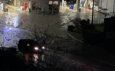 Centar Konjica preplavljen, saobraćaj otežan