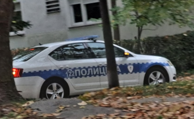 Drama kod Šamca: Bacio tri bombe na lokal, pa rasklopio "zolju"