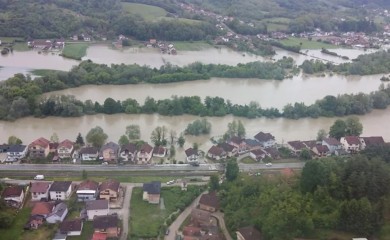 Sutra vrh vodenog talasa Save na području Gradiške