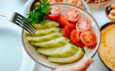 Nutricionisti otkrili da li je preporučljivo kombinovanje krastavca i paradajza