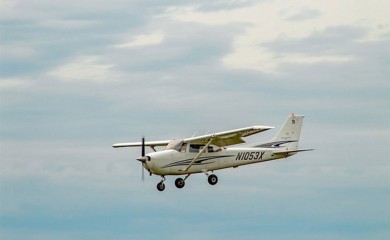Avion pao na aerodromski hangar u Poljskoj, poginulo pet osoba