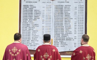 Na spomen-ploči i dalje piše da su djeca umrla umjesto ubijena