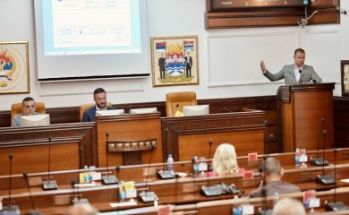 Stanivuković nezadovljan dnevnim redom: "Materijal koji kandidujemo nije švedski sto, pa da skupštinska većina razmatra šta im se sviđa“