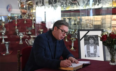 "Zbogom Siniša i hvala na svemu!" Vučić se upisao u knjigu žalosti (FOTO)