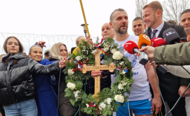 Ušao u nabujali Vrbas: Samo jedan Banjalučanin plivao za Časni krst