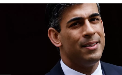 Premijer dobio kritike: Sunak se izvinio jer nije vezao pojas