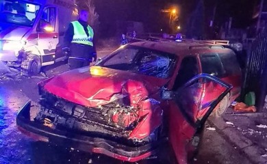 Težak udes: Automobil udario u sanitetsko vozilo