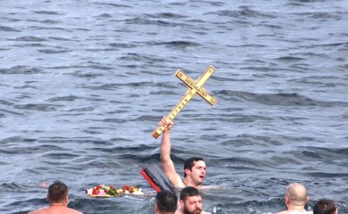 Širom Srpske danas plivanje za Časni krst – litije, molitva i stotine hrabrih u ledenim rijekama