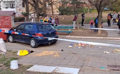Drama u parkiću: Automobil uletio u igralište puno djece, djevojčica povrijeđena (VIDEO)