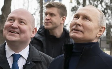 Putin obišao Mariupolj, vozio automobil ulicama (VIDEO)