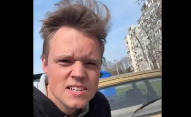 Skandal u Hrvatskoj: Američkom influenseru skinuli beogradske tablice i izgrebali auto VIDEO