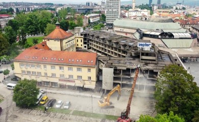 Nakon 43 godine čekanja počelo rušenje hotela “Palas”