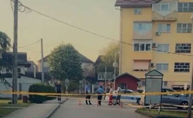 Napao suprugu, ona ga teško pretukla i izbacila pred Dom zdravlja