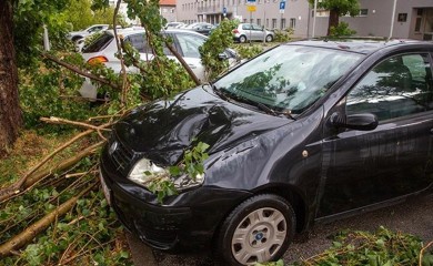 Dvoje mrtvih u oluji u Zagrebu (FOTO/VIDEO)