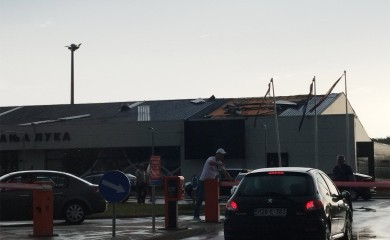 Nevrijeme oštetilo krov banjalučkog aerodroma, letovi otkazani