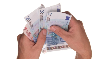 Muškarac iz BiH nije htio da plati račun pa napao policajce