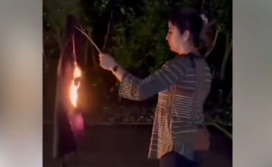 U Iranu žene sijeku kose i pale hidžabe u znak protesta