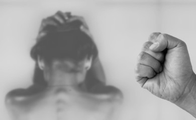 Tinejdžerka prijavila oca zbog nasilja nad njom i majkom