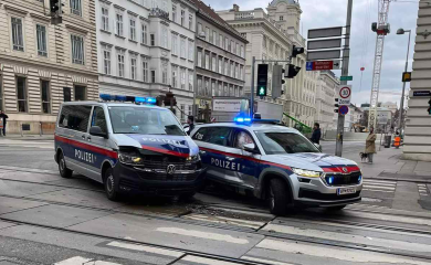 U akciji zbog pljačke pošte sudarila se dva policijska vozila