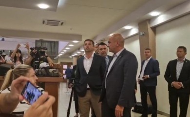 Burno u skupštinskom holu: Obračun Vukanovića i Stevandića, pale teške riječi VIDEO