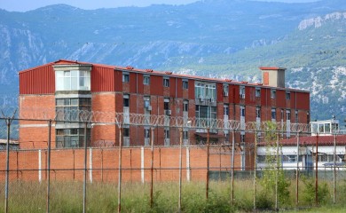 Telefoni sletjeli u zatvor: Ko je naručio leteću dostavu?