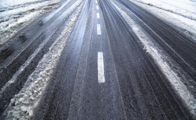 Poledica u višim predjelima, u kotlinama magla