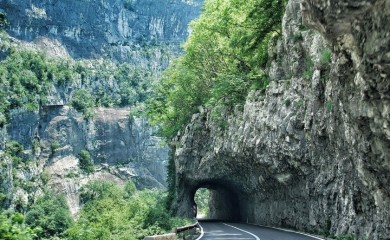 Crna Gora uvodi tranzitnu taksu za primorje, šalju auta na Trebinje?
