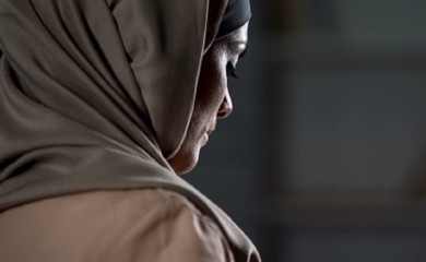 Profesorica rekla učenici da skine hidžab jer nije po bontonu