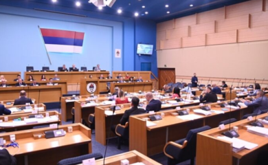 “Ovaj zakon je pucanj u demokratiju”. PDP i Narodni front bojkotuju Dodikovo obraćanje u NSRS