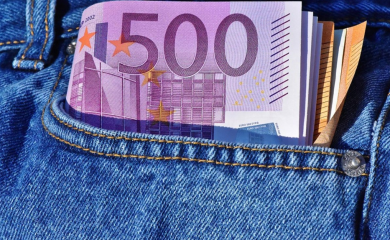 Skandal na svadbi: Mladencima poklonio lažnih 500 evra pa tražio kusur